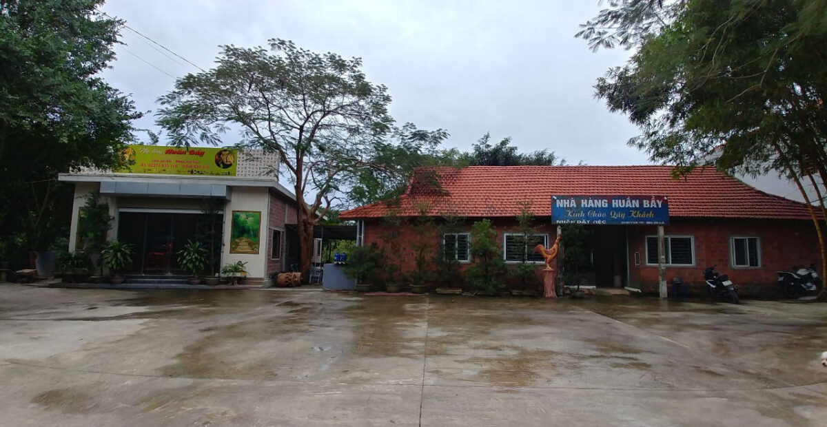 Nhà hàng khu trung tâm xã